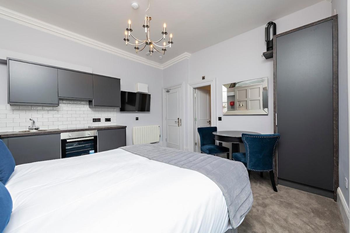 With Scenic Marina Views Apartment Dublin